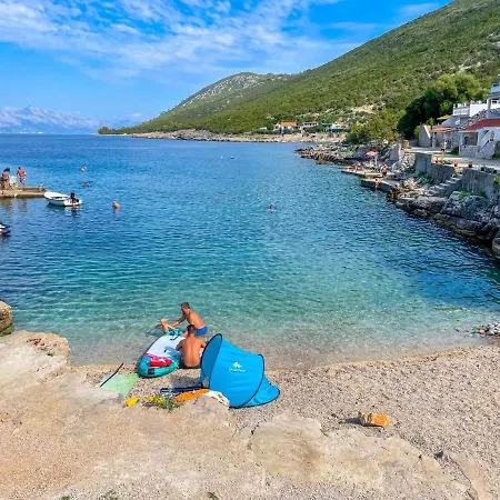 Semesterbostad Robinson Ina 2 *