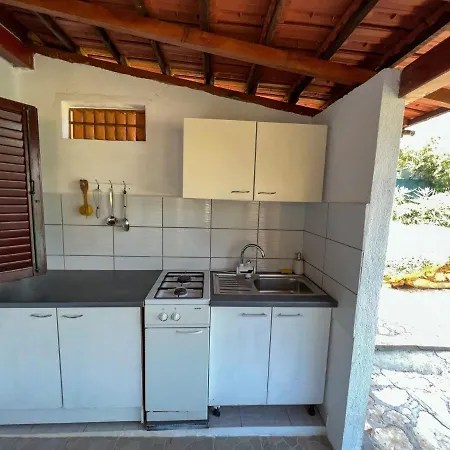 Robinson Ina 2 * Selca kod Bogomolja