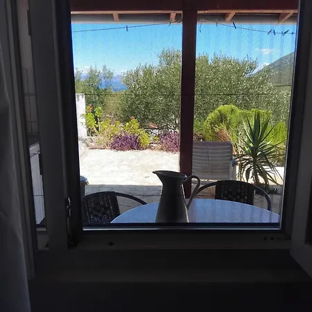 Vikendica Robinson Ina 2 *